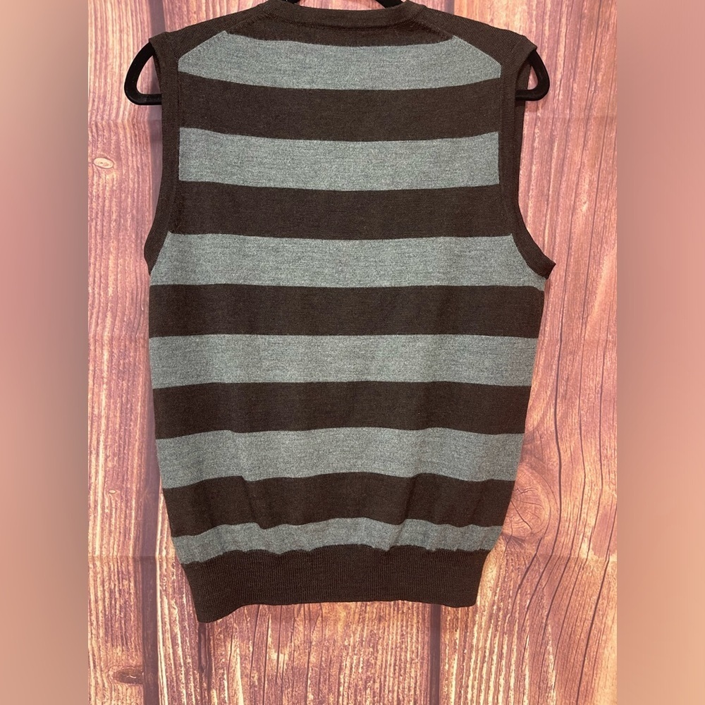 J. Crew Italian Merino V-neck sleeveless pullover sweater Men’s size S - Picture 3 of 13